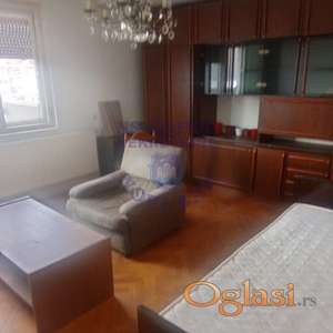 Izadaje se komforan, namešten stan u blizini Bulevara oslobođenja.